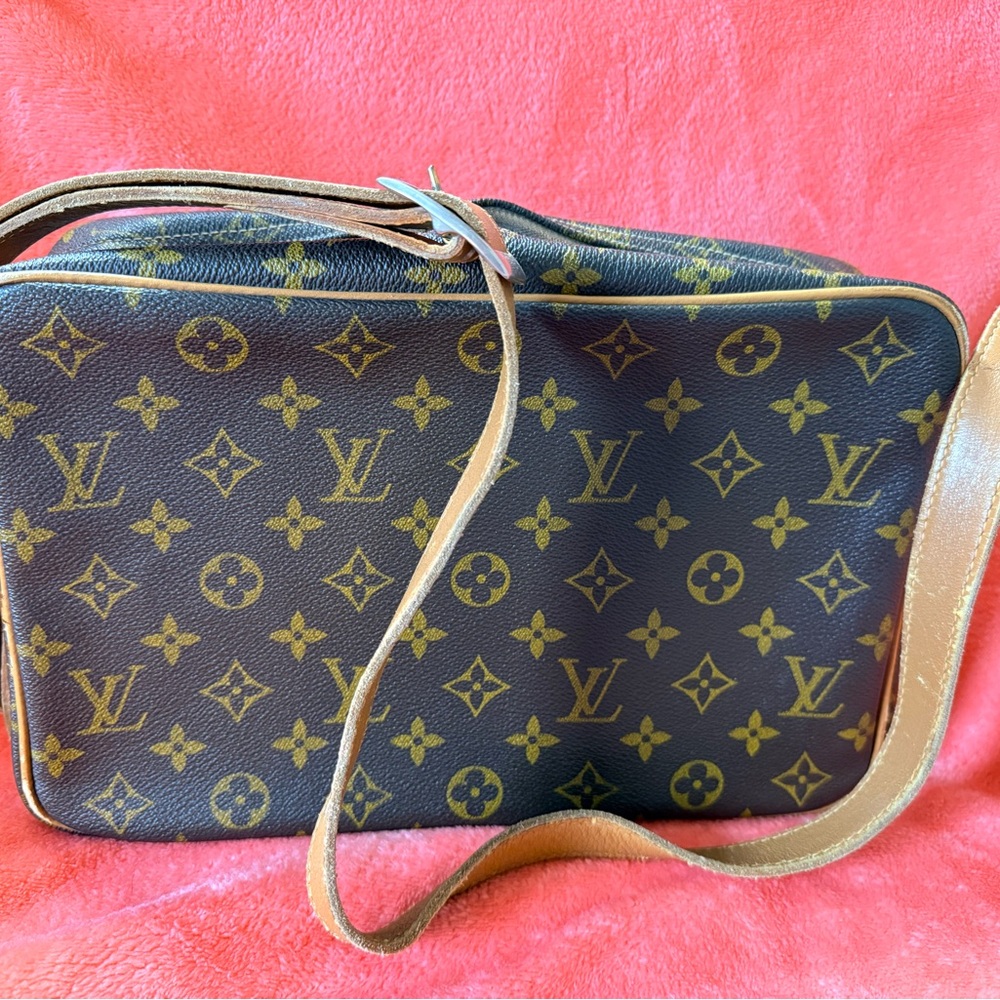 Vintage Louis Vuitton Crossbody Purse - Picture 6 of 16
